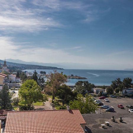 Apartment Center Crikvenica Buitenkant foto